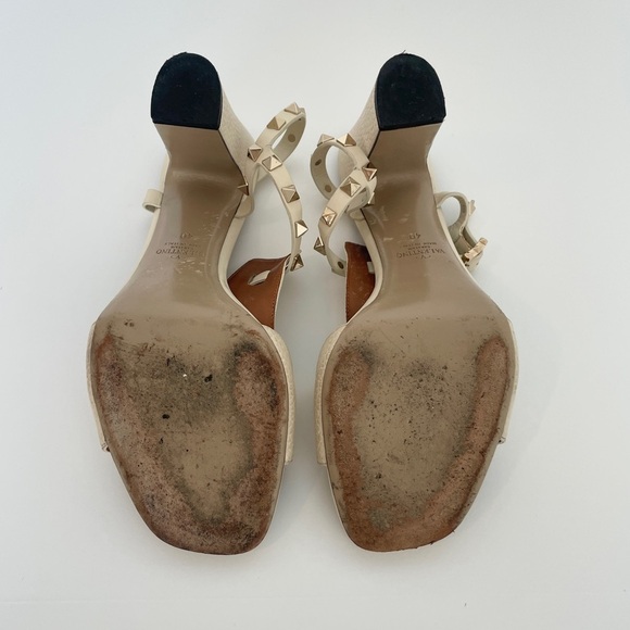 Valentino‎ Garavani Rockstud T Strap Chunky Heel Sandals Heels in Cream Size 10 - Picture 7 of 7